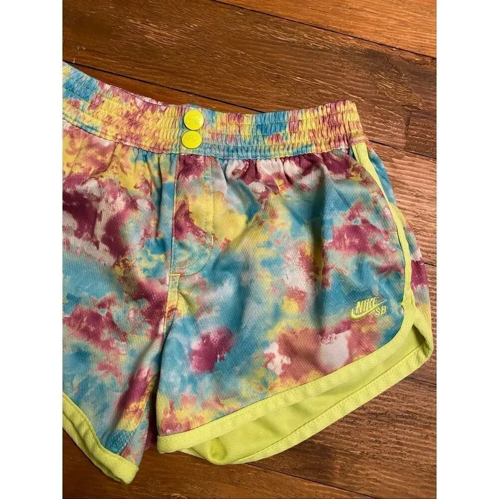 Nike SB medium girls tie dye style multicolor shorts athletic